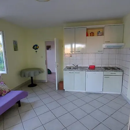 Apartment Ban *
